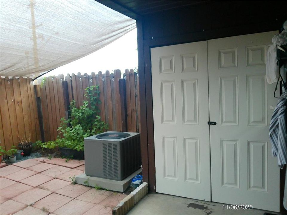 Active With Contract: $190,000 (2 beds, 1 baths, 1084 Square Feet)