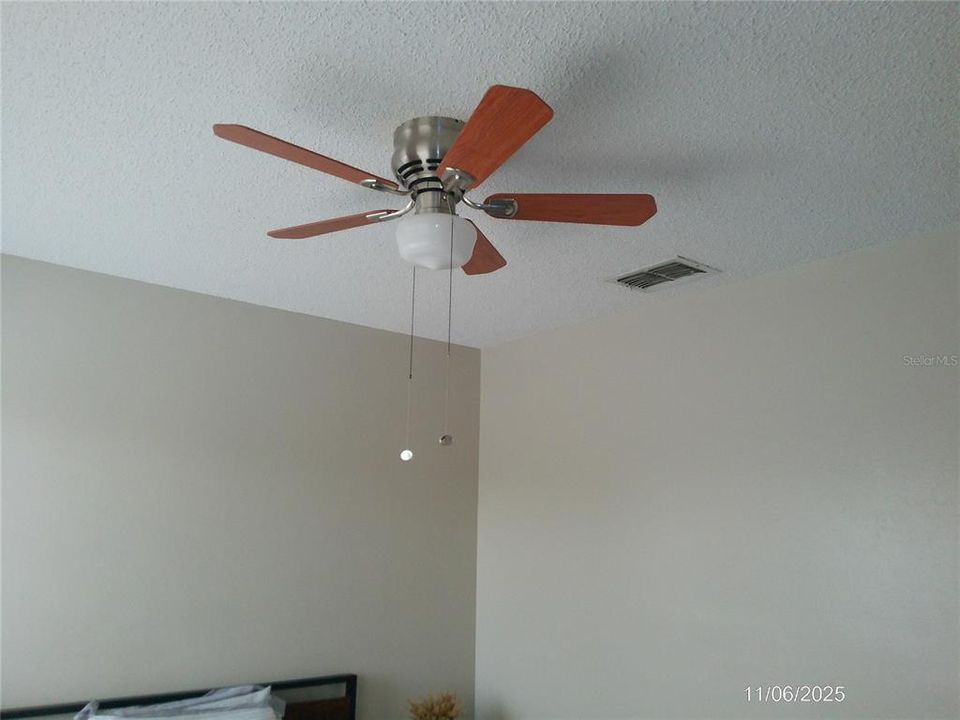 Active With Contract: $190,000 (2 beds, 1 baths, 1084 Square Feet)