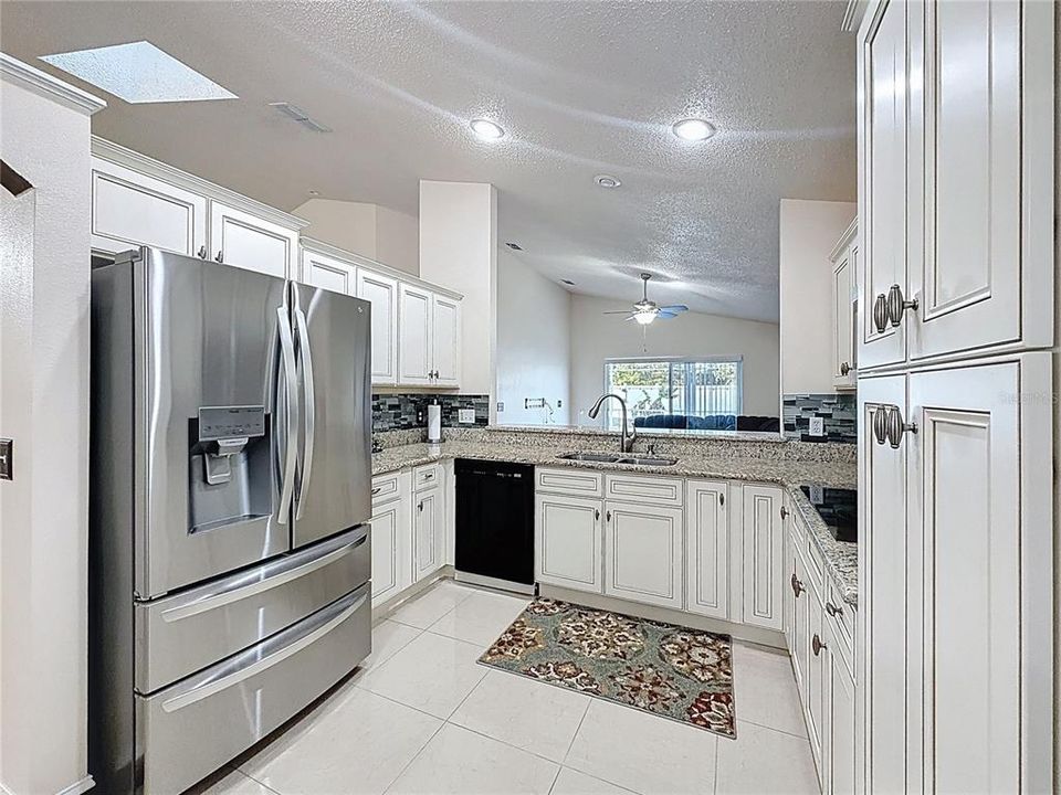 Под контрактом: $360,000 (3 спален, 2 ванн, 1571 Квадратных фут)