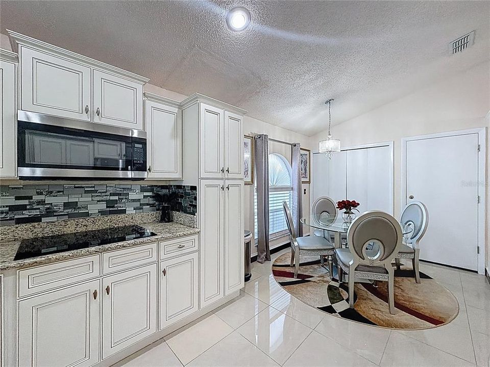 Под контрактом: $360,000 (3 спален, 2 ванн, 1571 Квадратных фут)