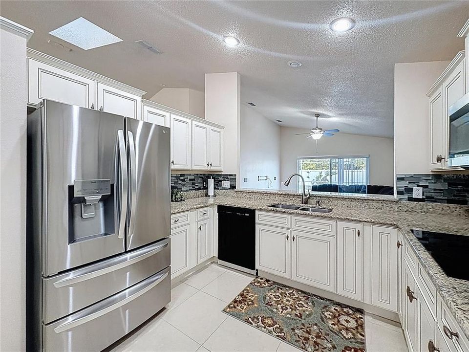 Под контрактом: $360,000 (3 спален, 2 ванн, 1571 Квадратных фут)