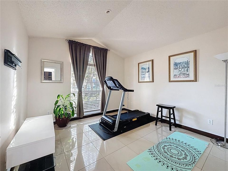 Под контрактом: $360,000 (3 спален, 2 ванн, 1571 Квадратных фут)