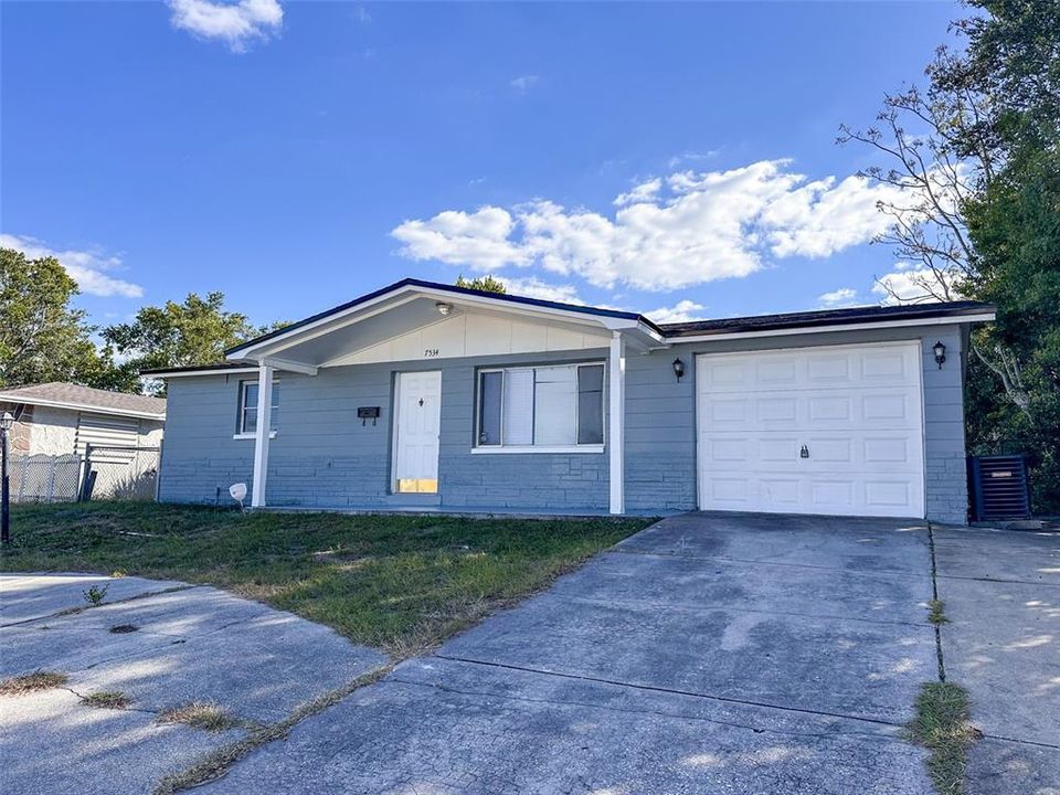 For Sale: $199,900 (2 beds, 2 baths, 928 Square Feet)