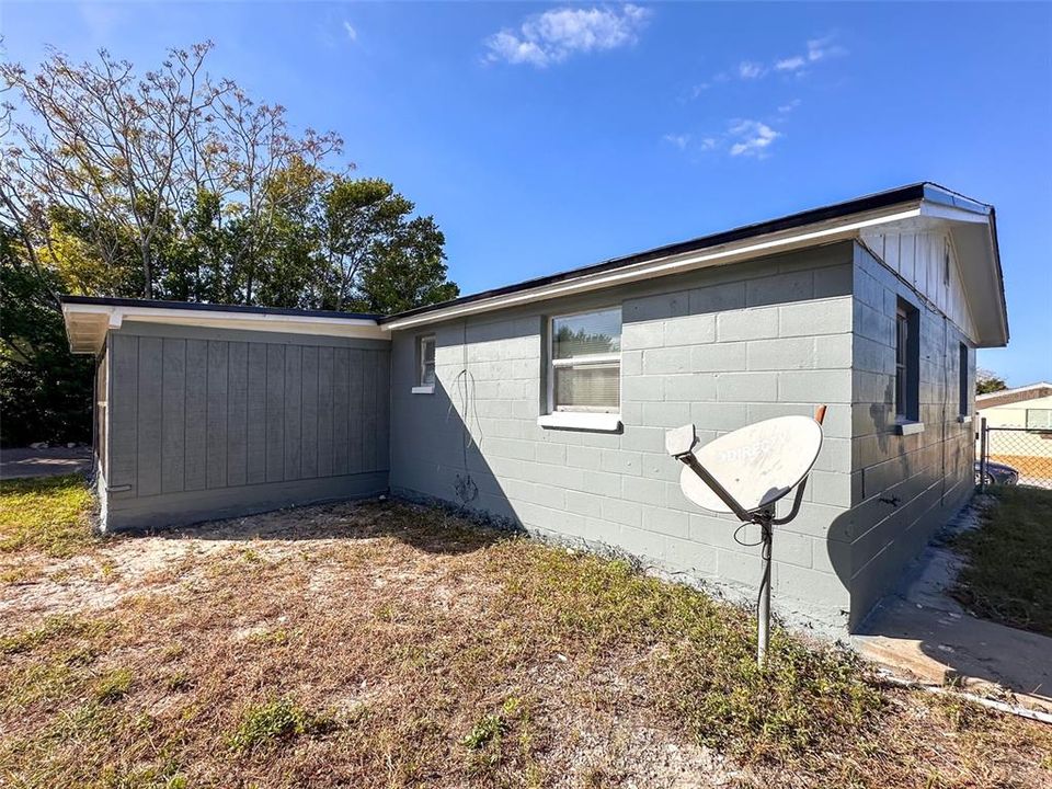 For Sale: $199,900 (2 beds, 2 baths, 928 Square Feet)