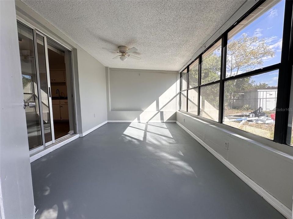 For Sale: $199,900 (2 beds, 2 baths, 928 Square Feet)