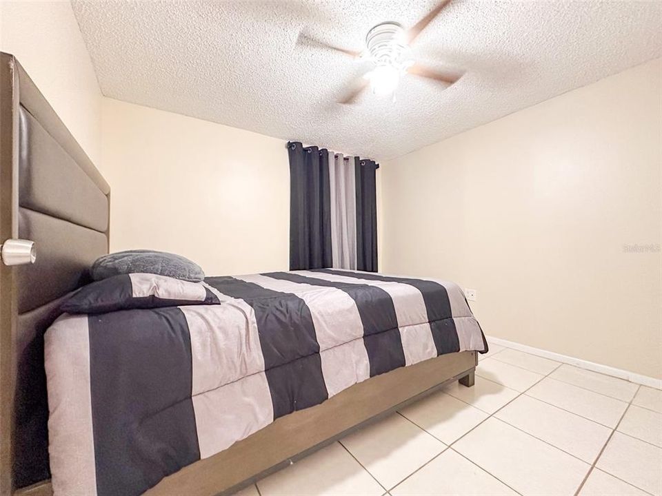 For Sale: $199,900 (2 beds, 2 baths, 928 Square Feet)