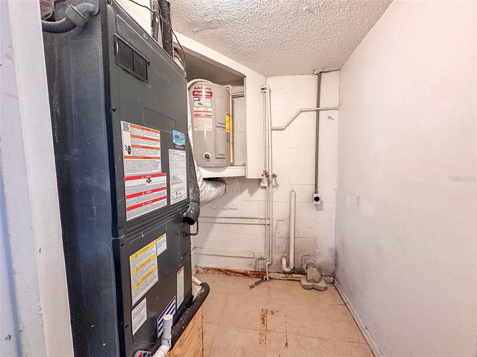 For Sale: $199,900 (2 beds, 2 baths, 928 Square Feet)