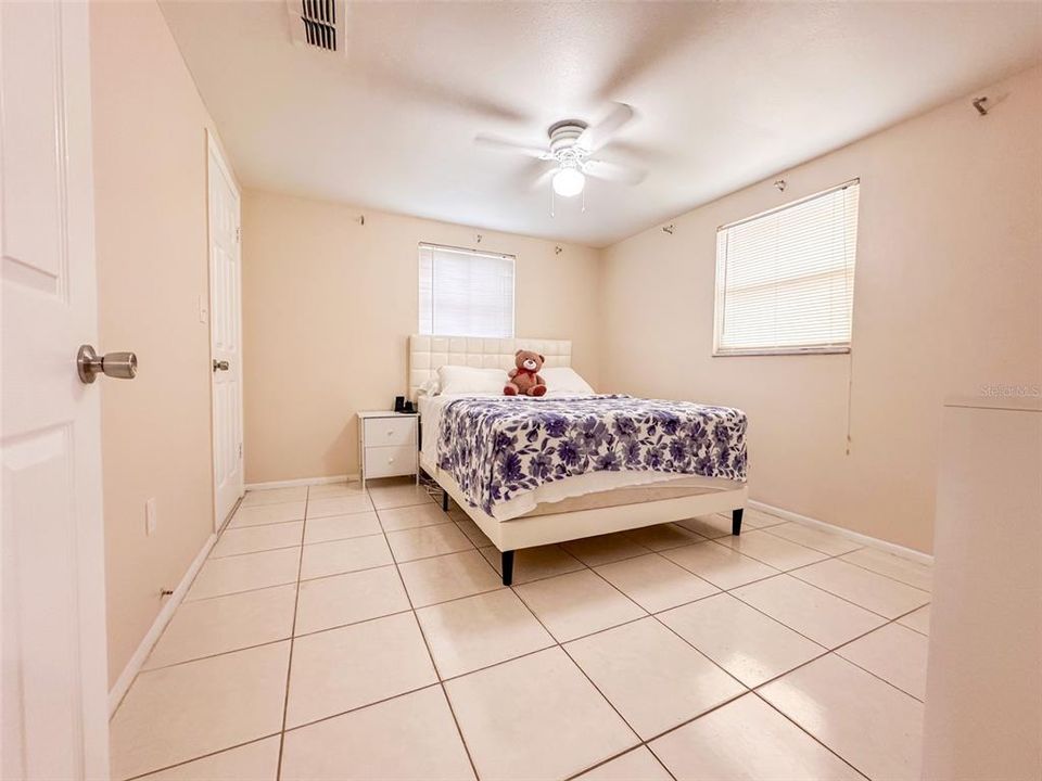 For Sale: $199,900 (2 beds, 2 baths, 928 Square Feet)