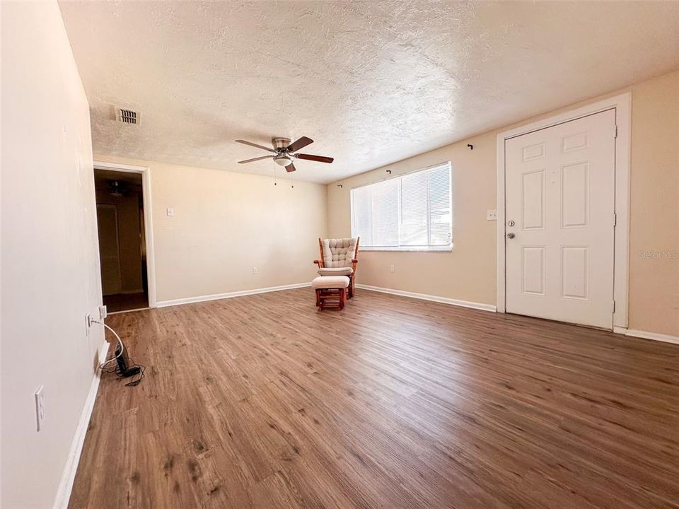 For Sale: $199,900 (2 beds, 2 baths, 928 Square Feet)