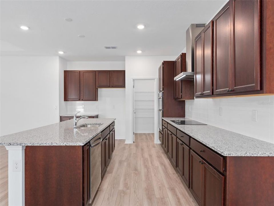 待售: $470,000 (4 贝兹, 3 浴室, 2211 平方英尺)