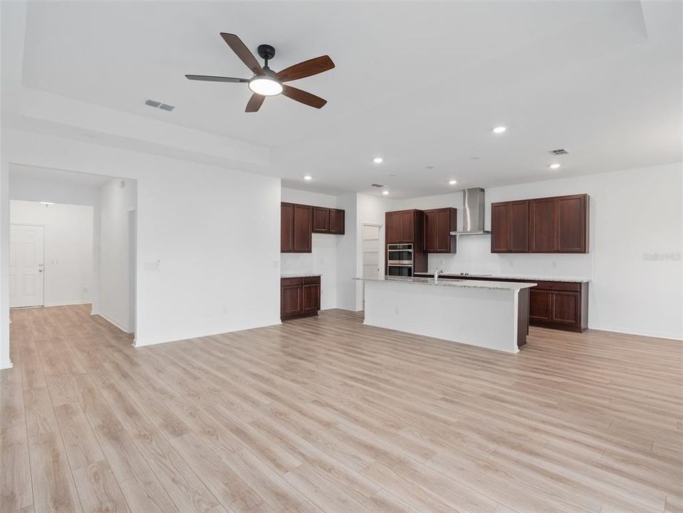 待售: $470,000 (4 贝兹, 3 浴室, 2211 平方英尺)