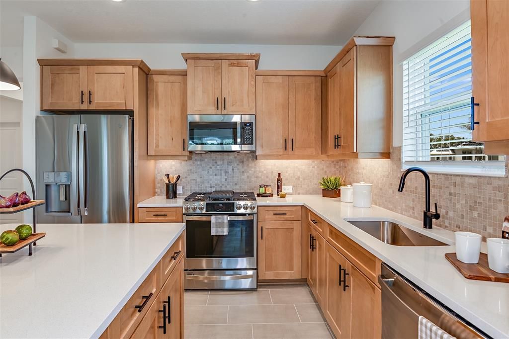 Active With Contract: $439,990 (2 beds, 2 baths, 1433 Square Feet)