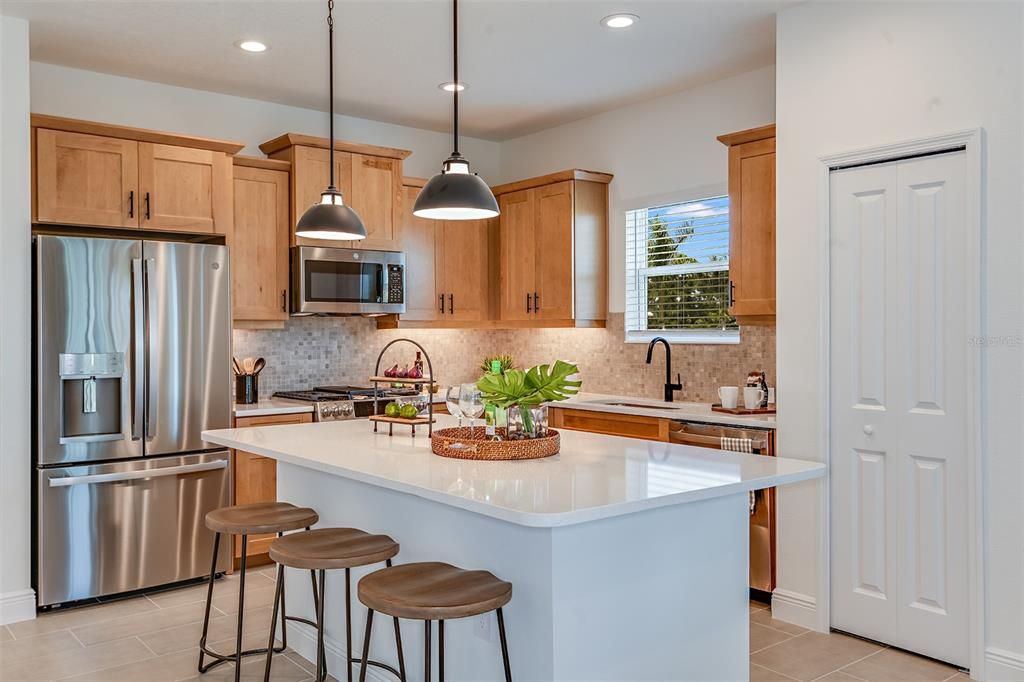 Active With Contract: $439,990 (2 beds, 2 baths, 1433 Square Feet)