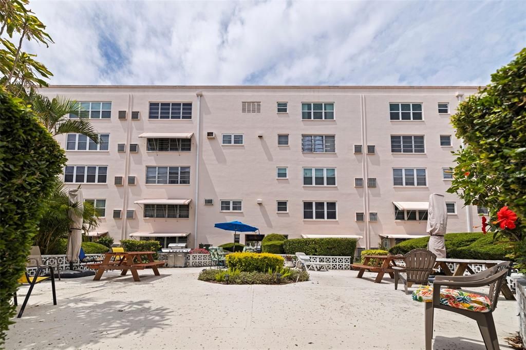 待售: $119,000 (1 贝兹, 1 浴室, 870 平方英尺)