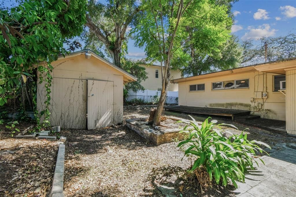 合同活跃: $385,000 (2 贝兹, 1 浴室, 1278 平方英尺)