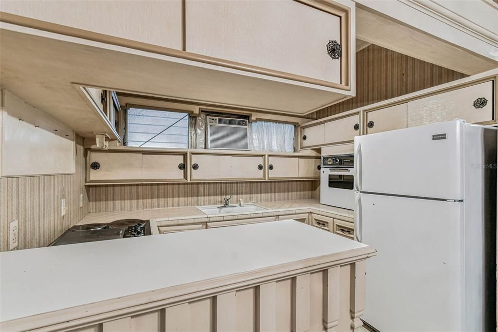 合同活跃: $385,000 (2 贝兹, 1 浴室, 1278 平方英尺)