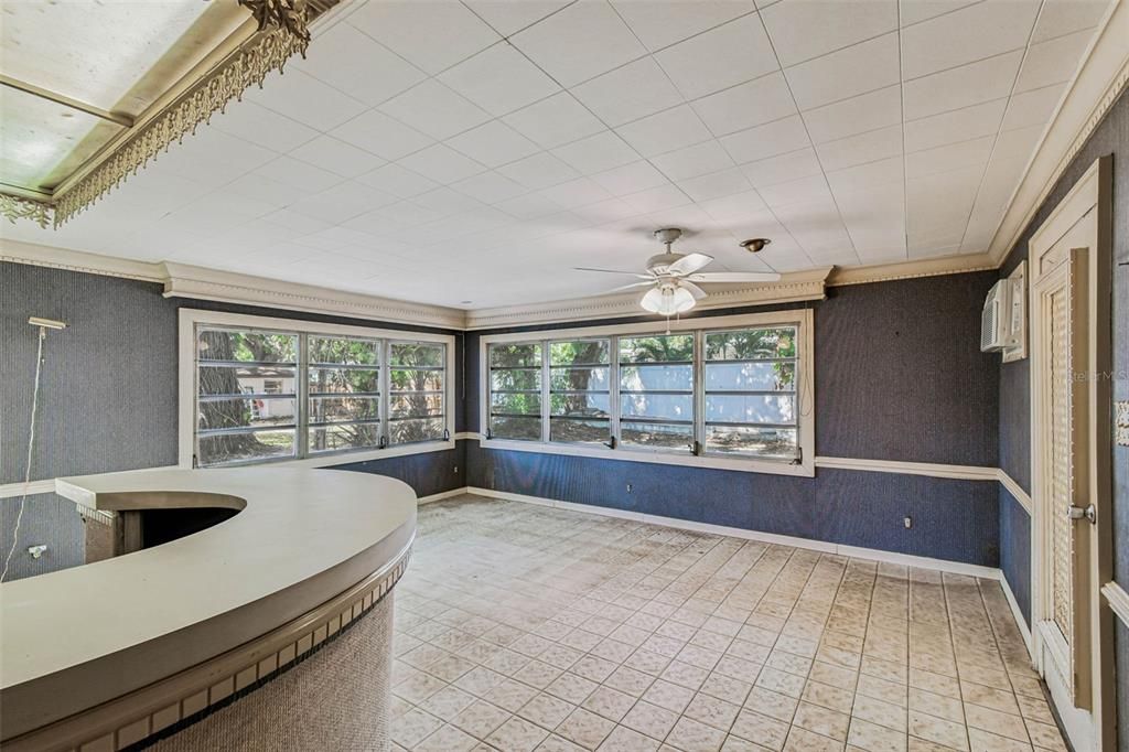 合同活跃: $385,000 (2 贝兹, 1 浴室, 1278 平方英尺)