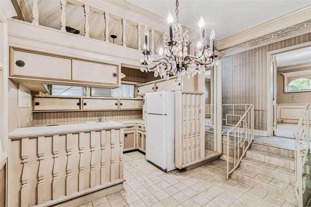 合同活跃: $385,000 (2 贝兹, 1 浴室, 1278 平方英尺)