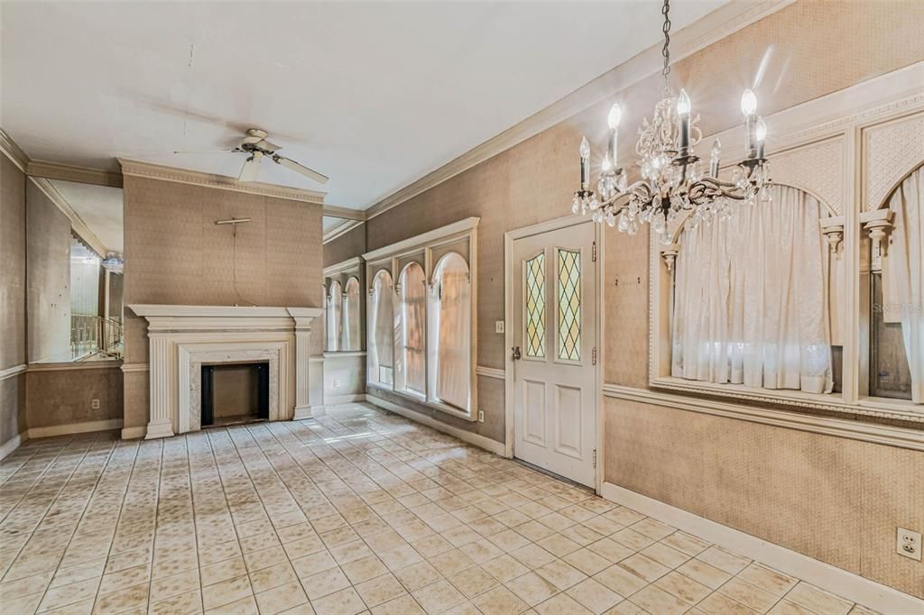 合同活跃: $385,000 (2 贝兹, 1 浴室, 1278 平方英尺)