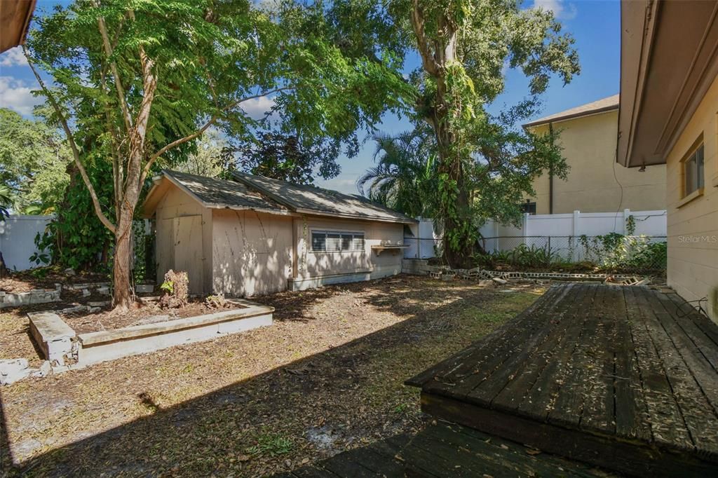 合同活跃: $385,000 (2 贝兹, 1 浴室, 1278 平方英尺)