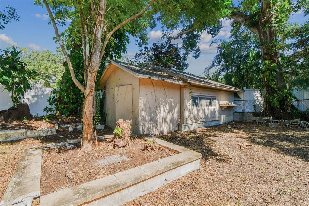 合同活跃: $385,000 (2 贝兹, 1 浴室, 1278 平方英尺)