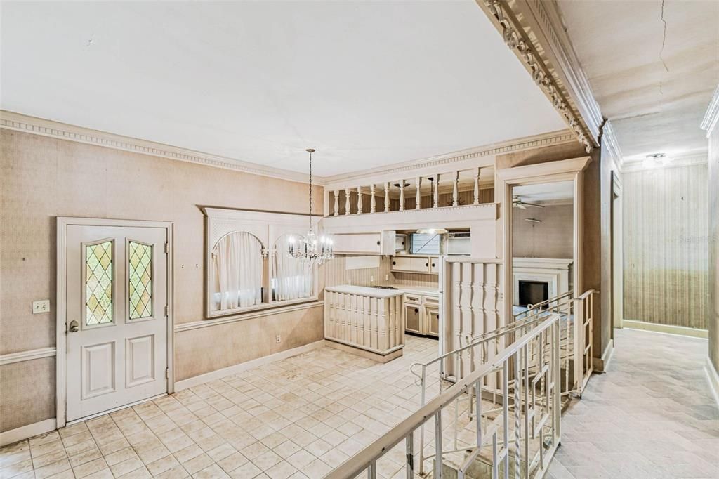 合同活跃: $385,000 (2 贝兹, 1 浴室, 1278 平方英尺)