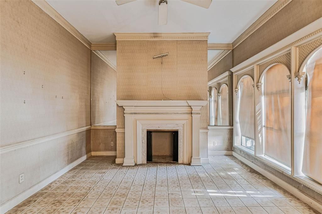 合同活跃: $385,000 (2 贝兹, 1 浴室, 1278 平方英尺)