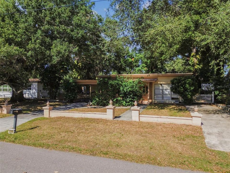 合同活跃: $385,000 (2 贝兹, 1 浴室, 1278 平方英尺)