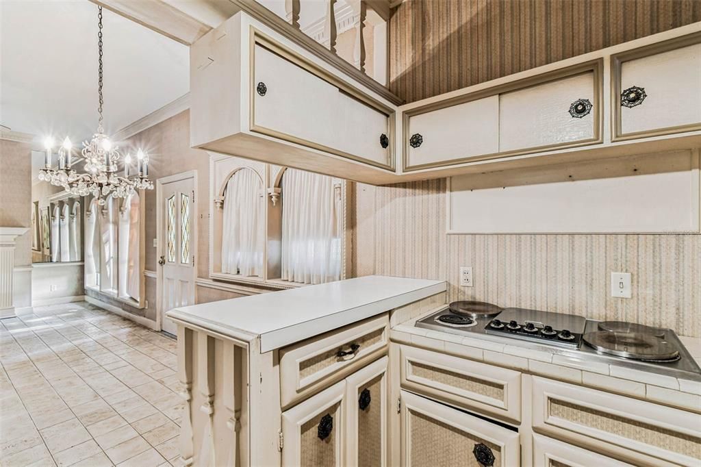 合同活跃: $385,000 (2 贝兹, 1 浴室, 1278 平方英尺)