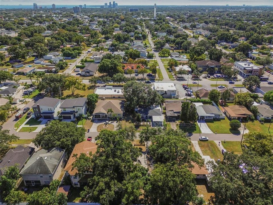 合同活跃: $385,000 (2 贝兹, 1 浴室, 1278 平方英尺)