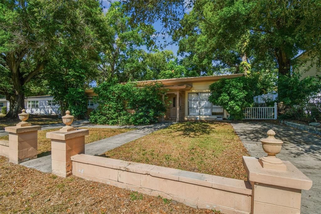 合同活跃: $385,000 (2 贝兹, 1 浴室, 1278 平方英尺)