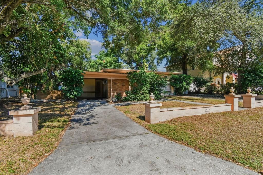 合同活跃: $385,000 (2 贝兹, 1 浴室, 1278 平方英尺)