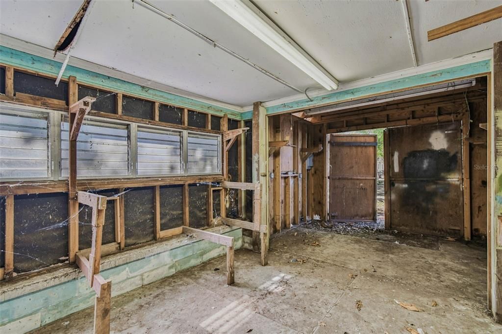 合同活跃: $385,000 (2 贝兹, 1 浴室, 1278 平方英尺)