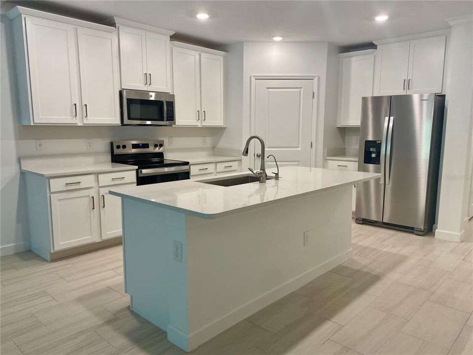 For Sale: $259,700 (2 beds, 2 baths, 1405 Square Feet)