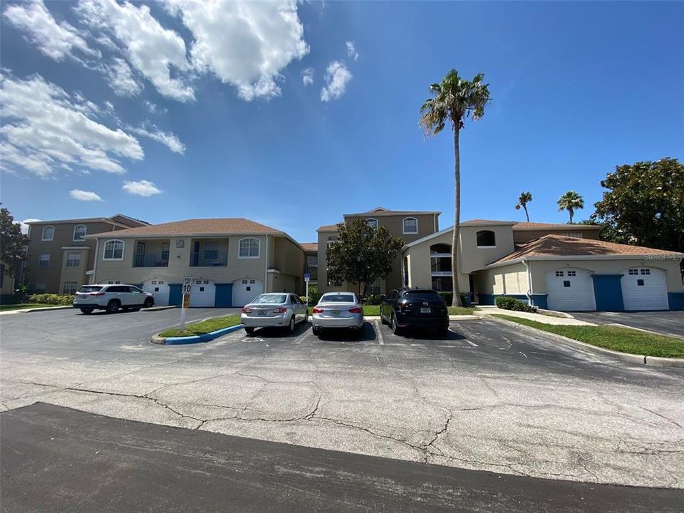 For Sale: $159,900 (1 beds, 1 baths, 842 Square Feet)