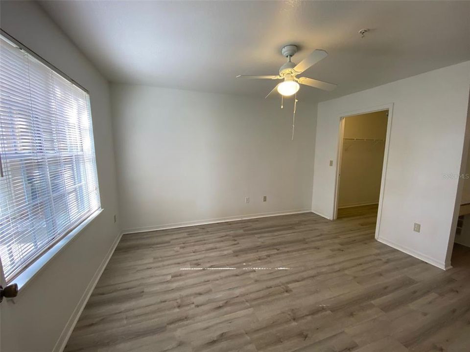 For Sale: $159,900 (1 beds, 1 baths, 842 Square Feet)