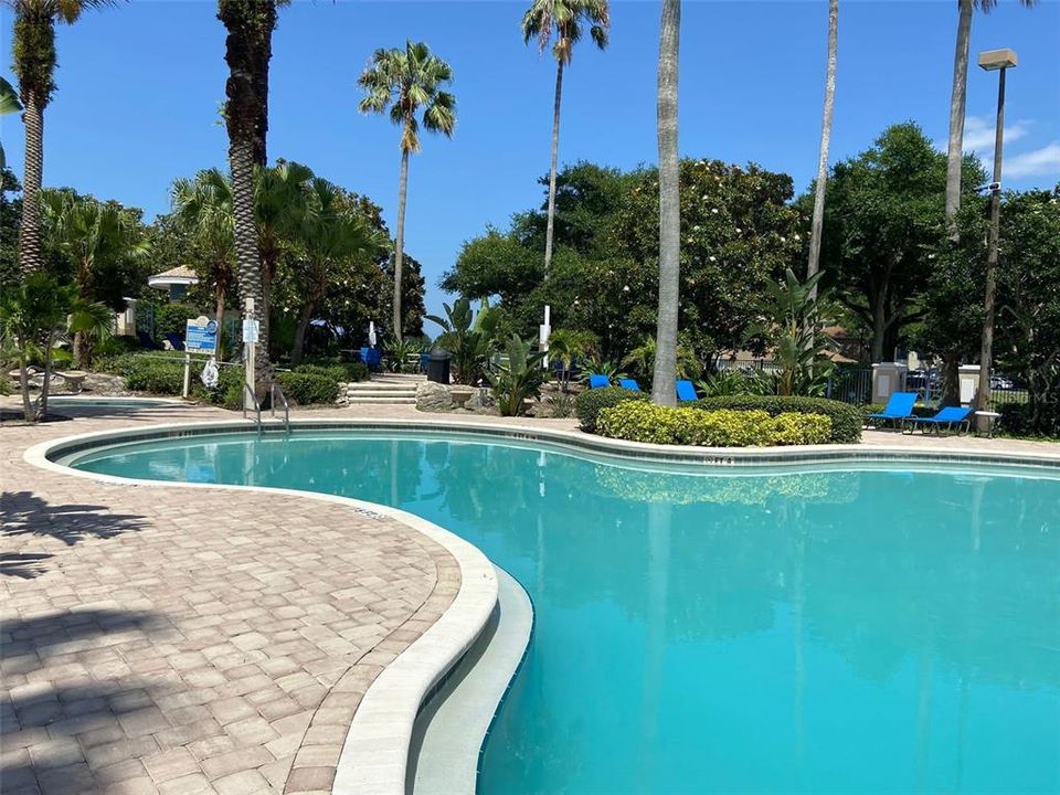 For Sale: $159,900 (1 beds, 1 baths, 842 Square Feet)