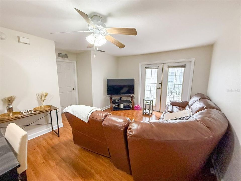 Activo con contrato: $332,000 (4 camas, 4 baños, 1410 Pies cuadrados)