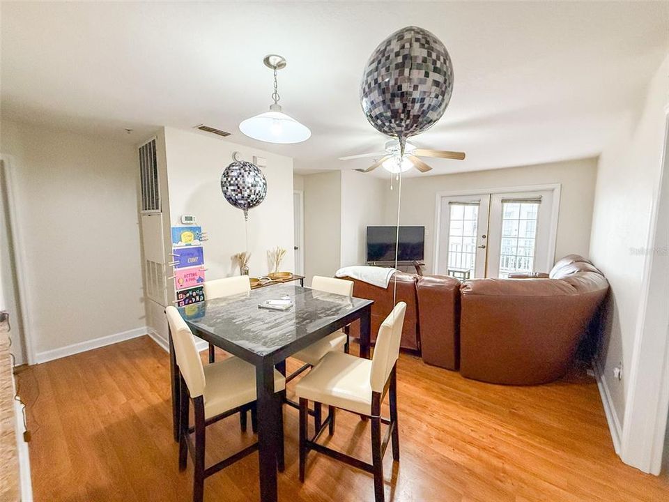 Activo con contrato: $332,000 (4 camas, 4 baños, 1410 Pies cuadrados)