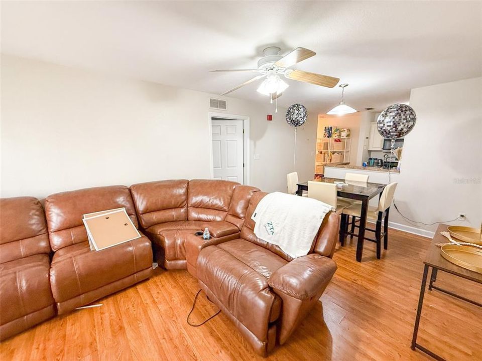 Activo con contrato: $332,000 (4 camas, 4 baños, 1410 Pies cuadrados)