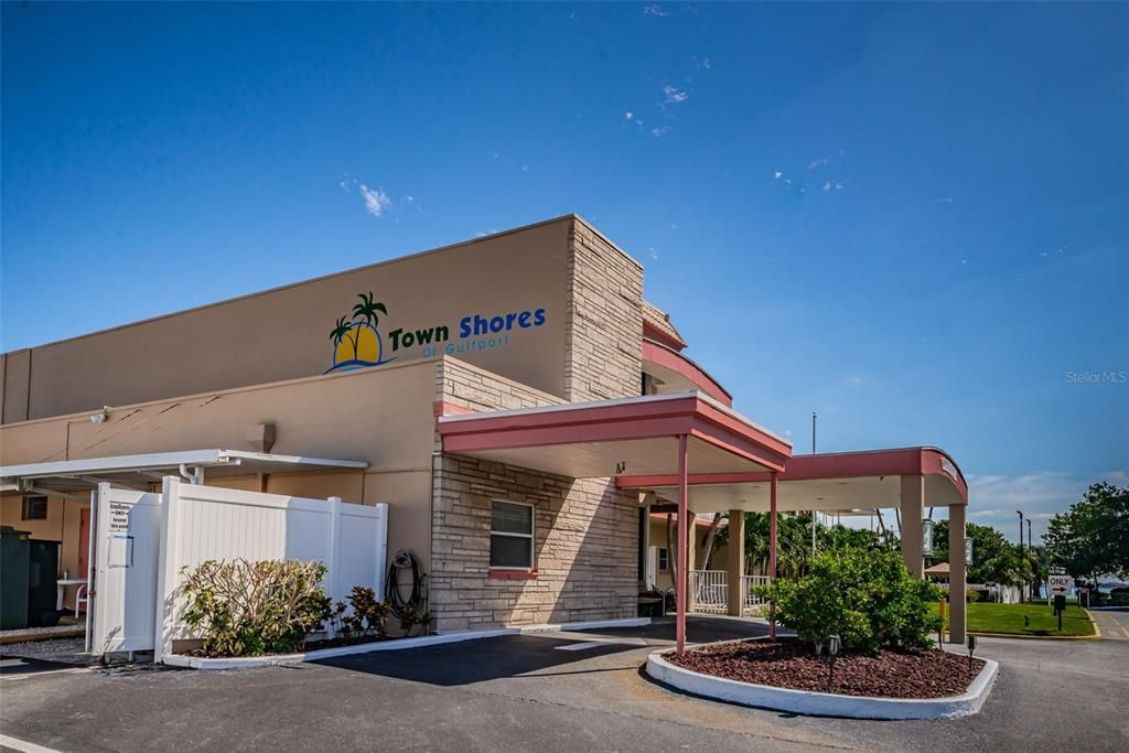 Под контрактом: $225,000 (1 спален, 1 ванн, 1170 Квадратных фут)