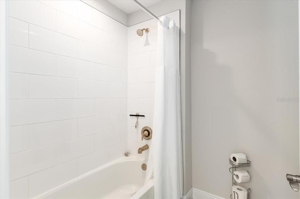 For Rent: $5,500 (5 beds, 3 baths, 3381 Square Feet)