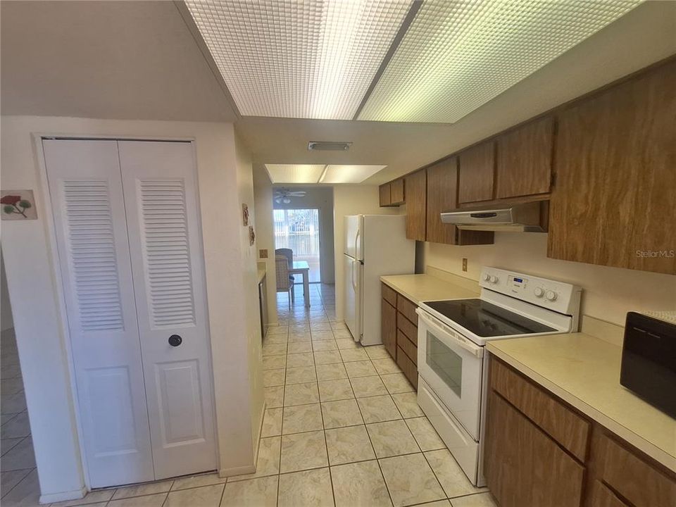 На продажу: $119,000 (2 спален, 1 ванн, 1114 Квадратных фут)