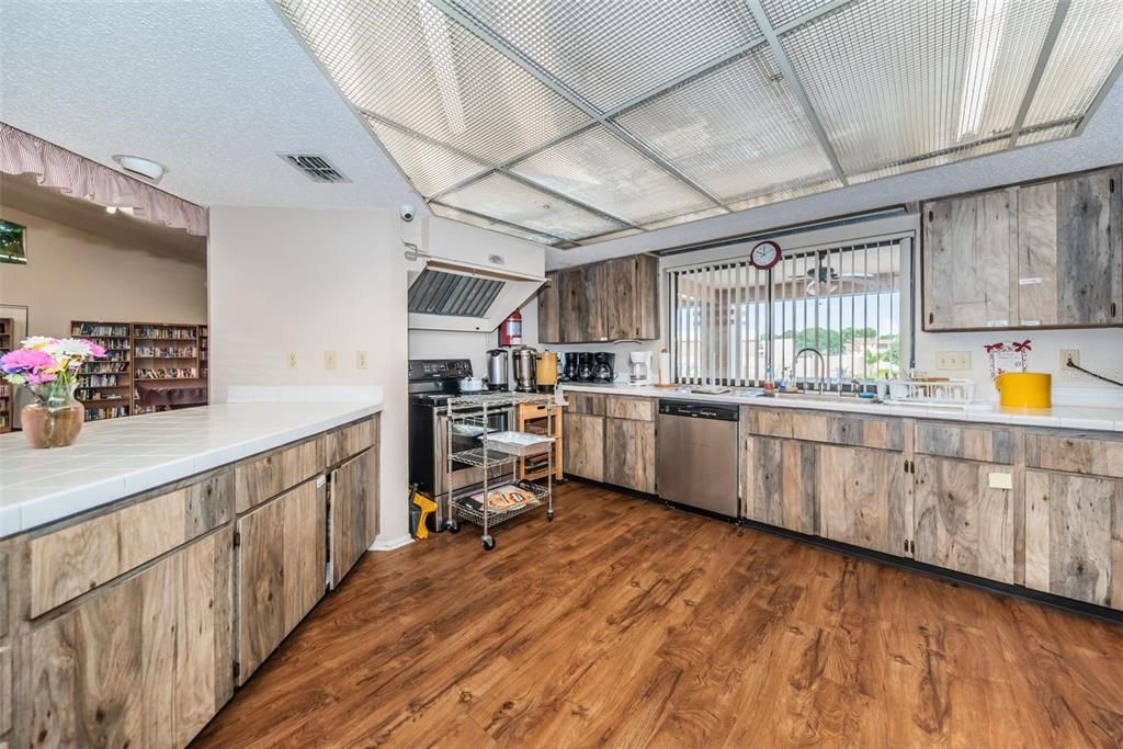 На продажу: $119,000 (2 спален, 1 ванн, 1114 Квадратных фут)