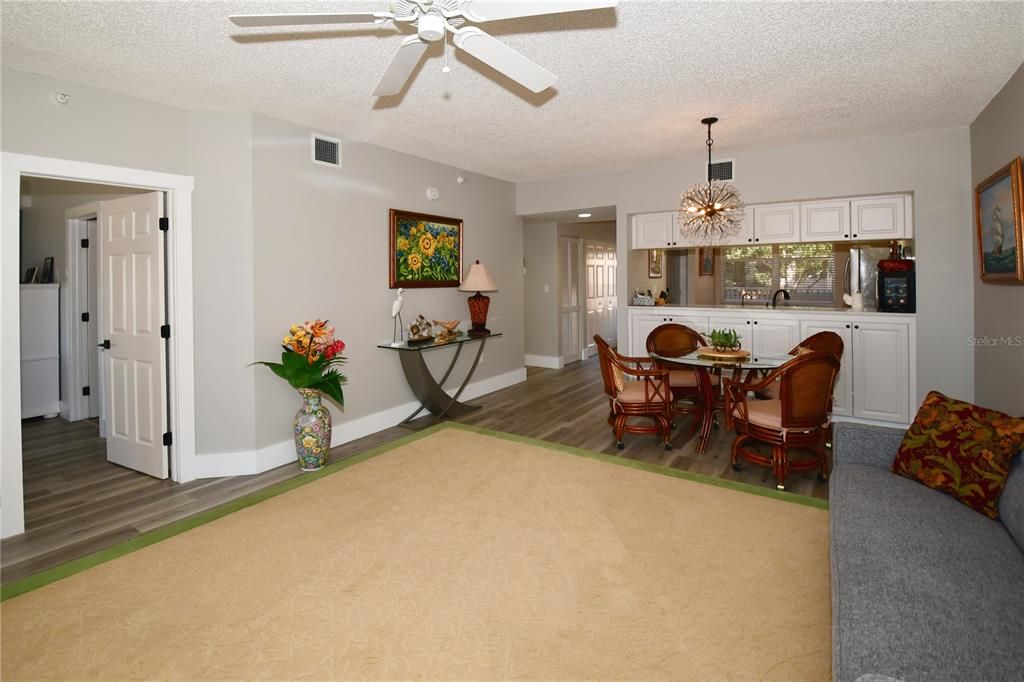 En Venta: $365,000 (2 camas, 2 baños, 1215 Pies cuadrados)