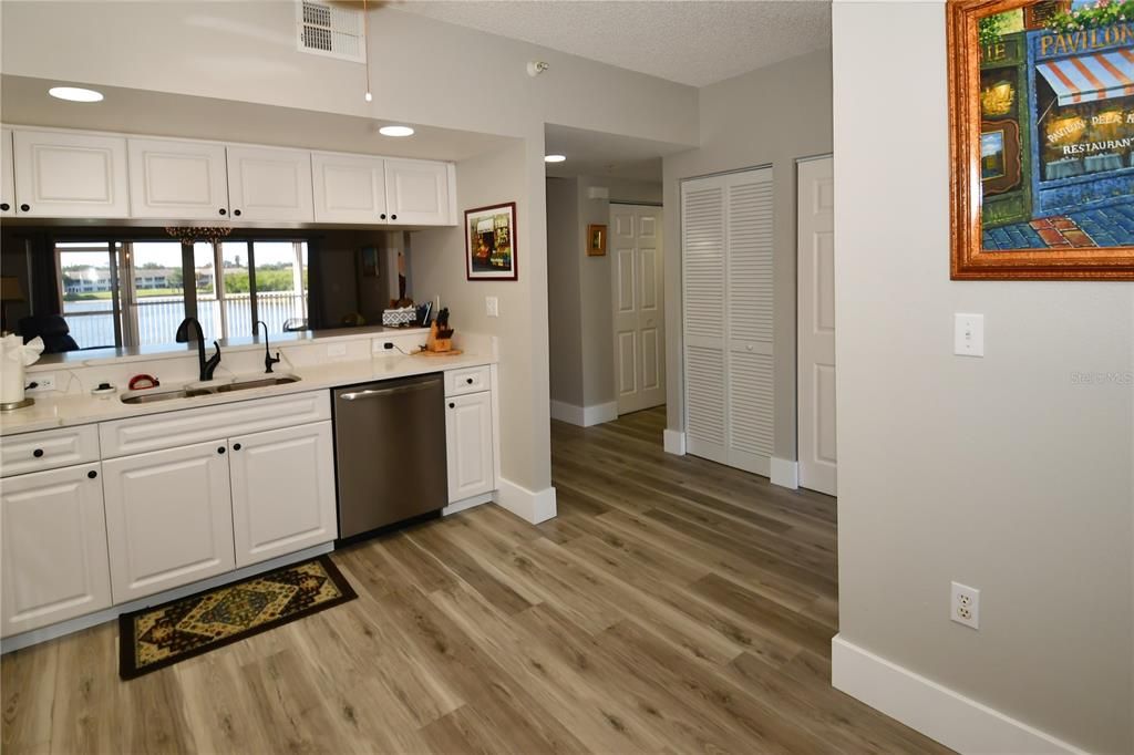 En Venta: $365,000 (2 camas, 2 baños, 1215 Pies cuadrados)