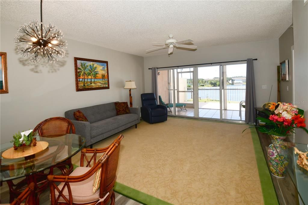 En Venta: $365,000 (2 camas, 2 baños, 1215 Pies cuadrados)