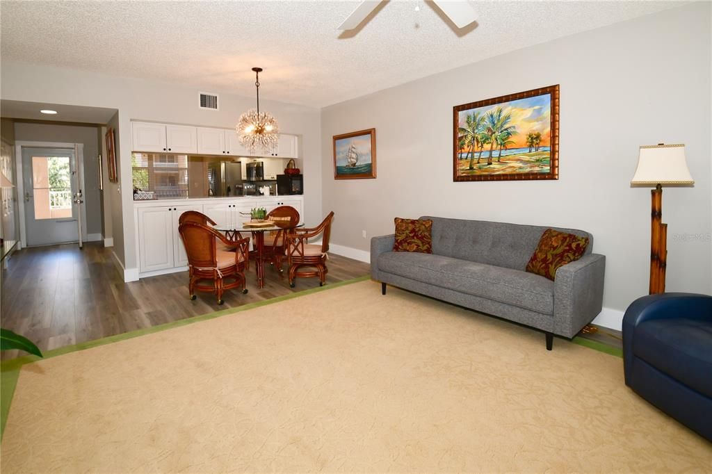 En Venta: $365,000 (2 camas, 2 baños, 1215 Pies cuadrados)