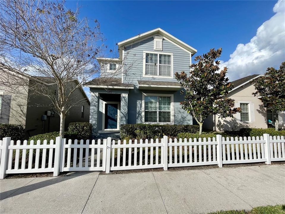 合同活跃: $2,650 (4 贝兹, 3 浴室, 2523 平方英尺)