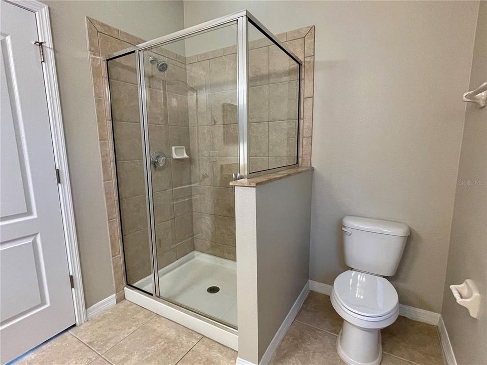 合同活跃: $2,650 (4 贝兹, 3 浴室, 2523 平方英尺)